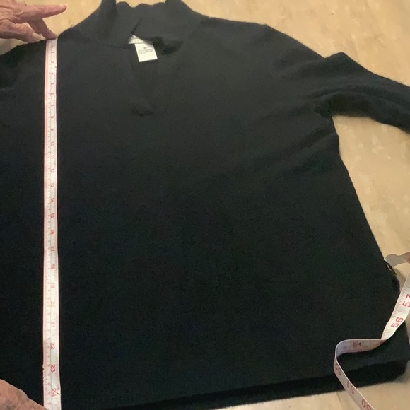 Black Cashmere sweater - Picture 8 of 10